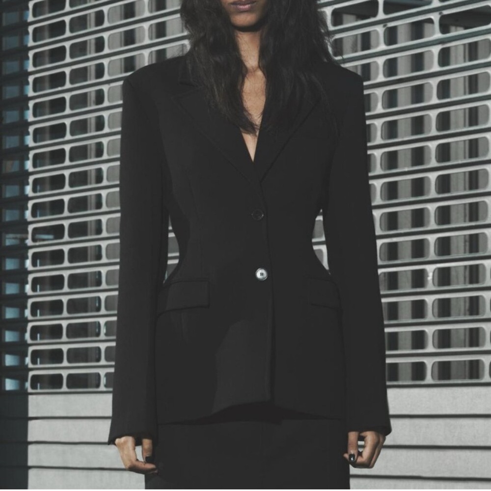 BRAND NEW FITTED BLAZER WITH SHOULDER PADS Black
8805/797/800